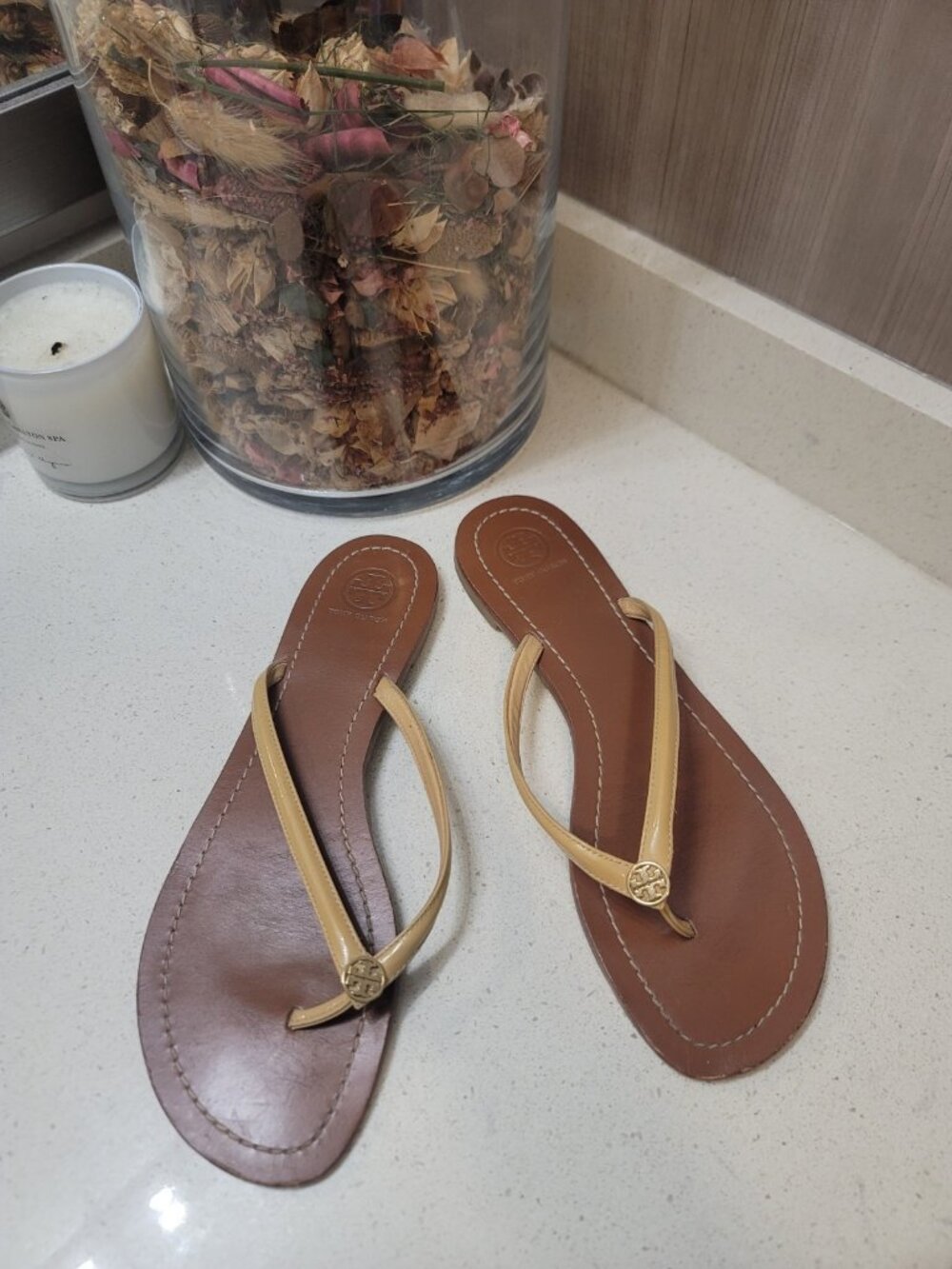 Tory Burch Women's Terra Thong Flip-Flop Sandals Sz 10 M Nude Brown - Picture 2 of 6